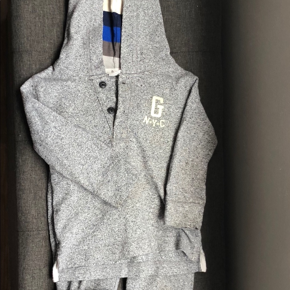 Gently used  Baby Gap sweat suit! 2T